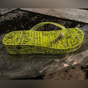 dkny jazzi thong neon green sandal